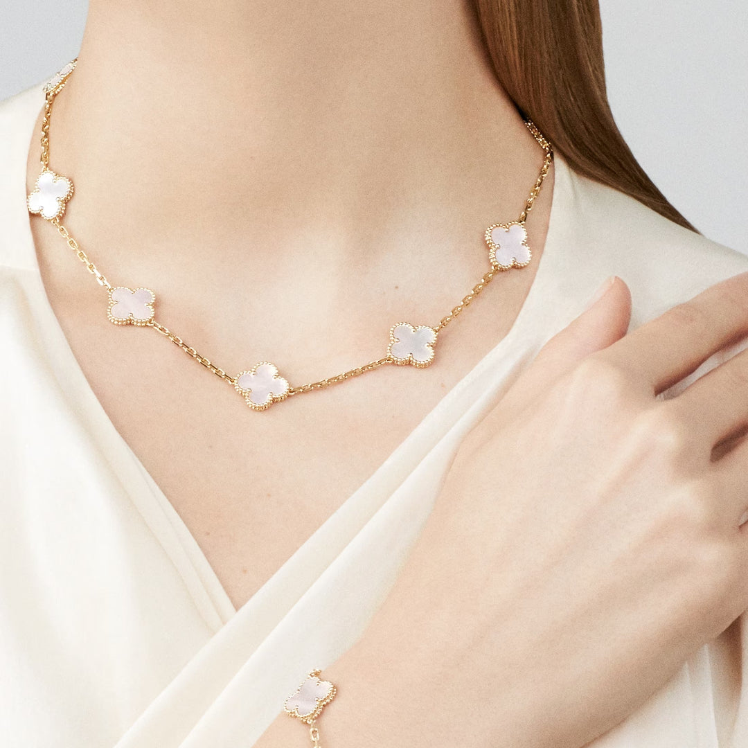 Clover Motif Long Necklace Yellow Gold