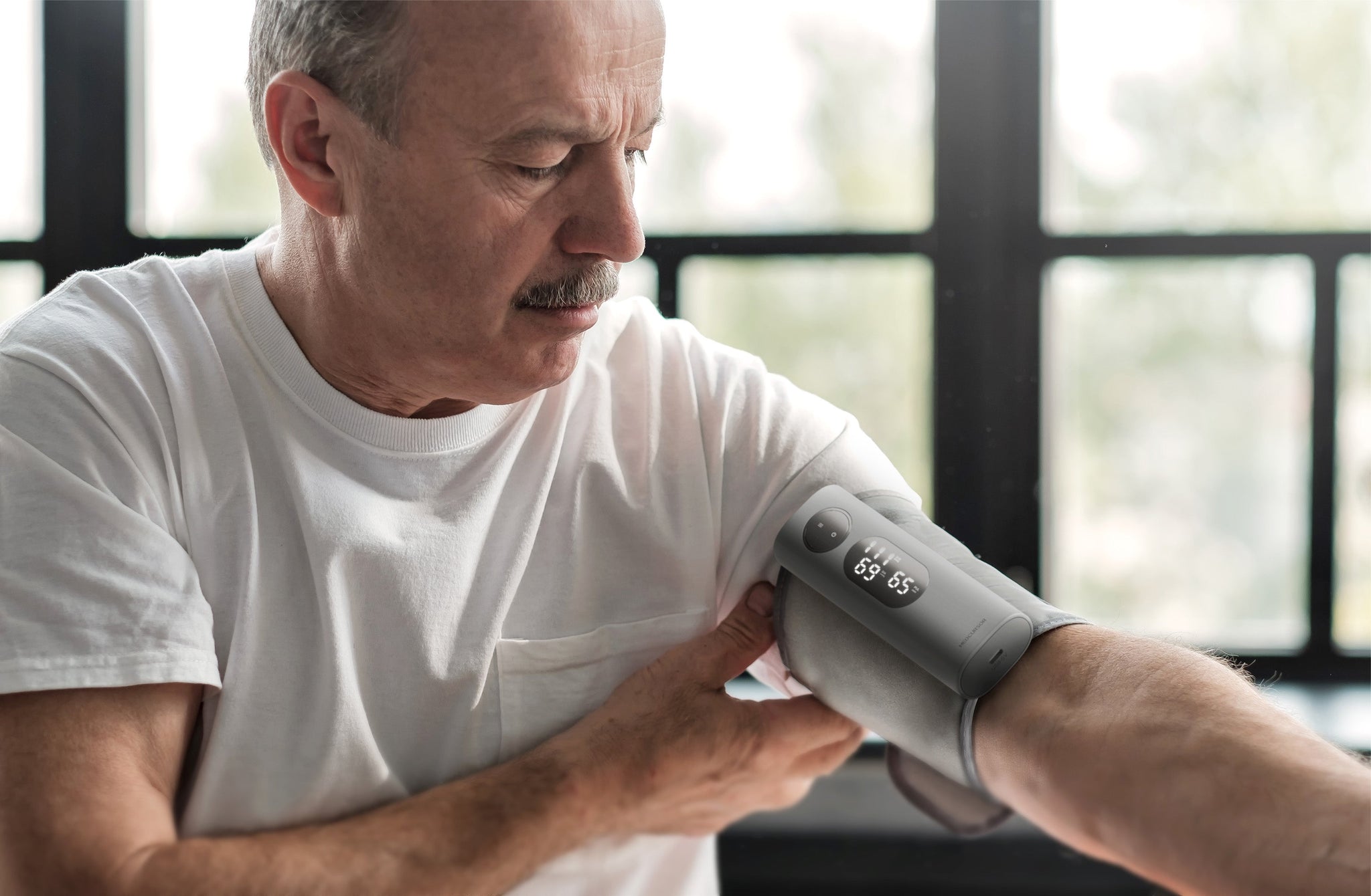 Wireless Blood Pressure Monitor for Home Use
