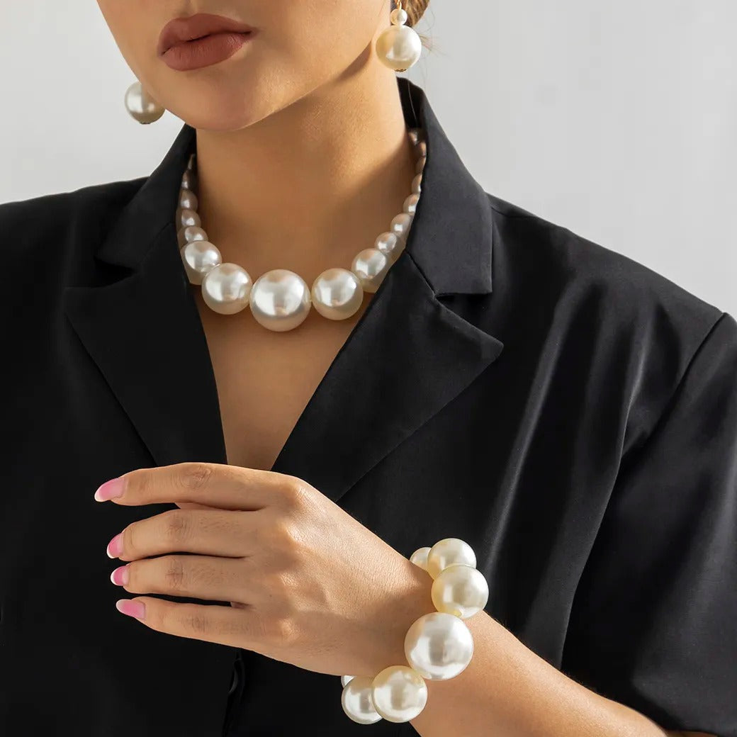 Statement Imitation Pearl Choker