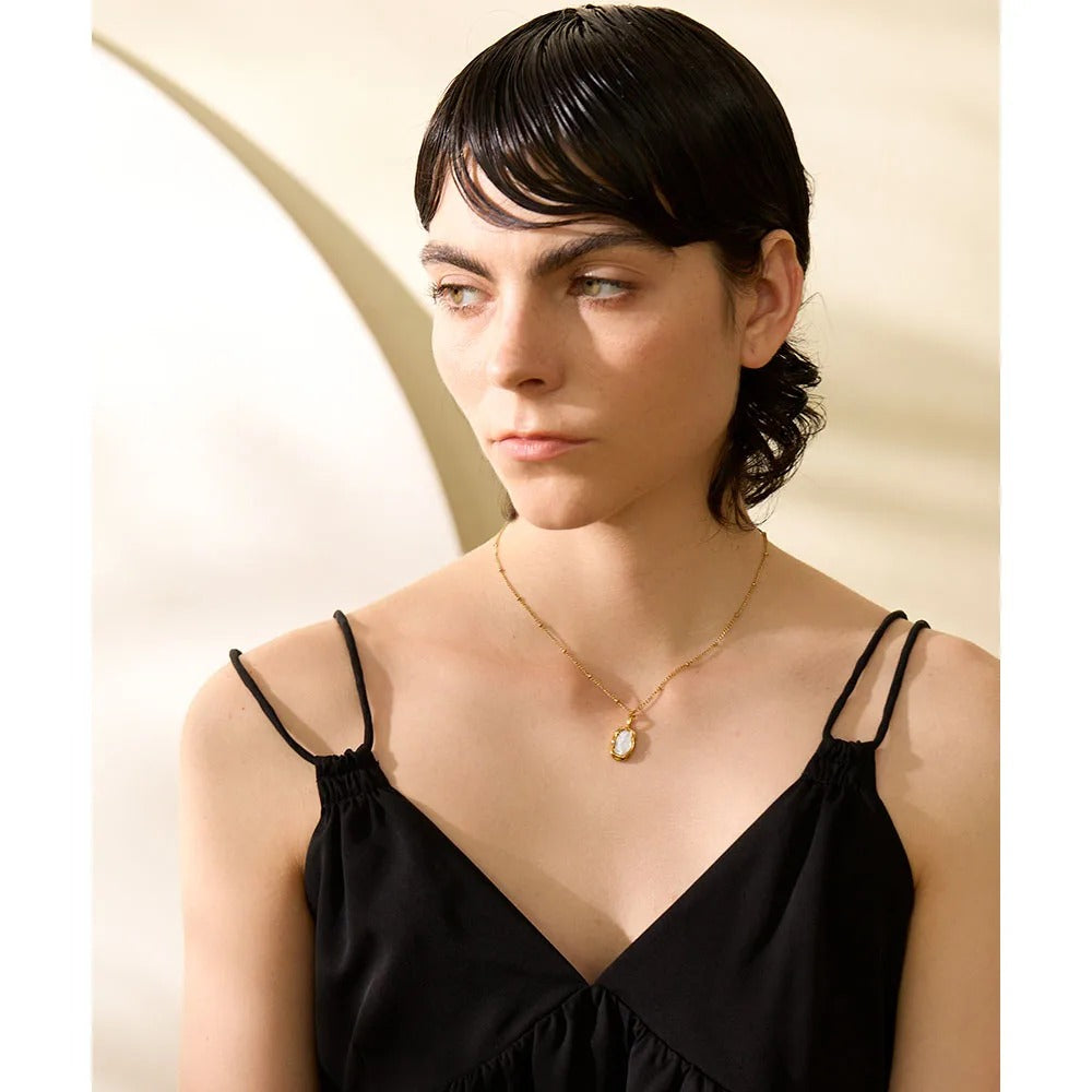0 Shape ecklace