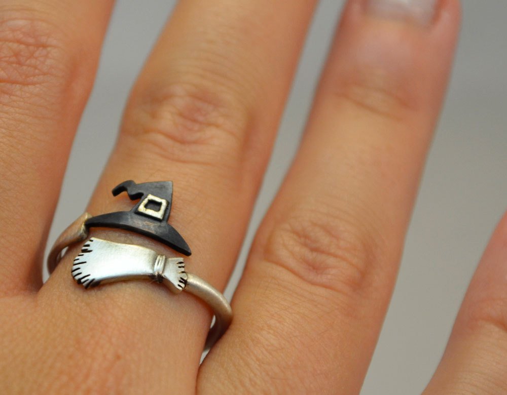 Ghost Witch Hat Ring