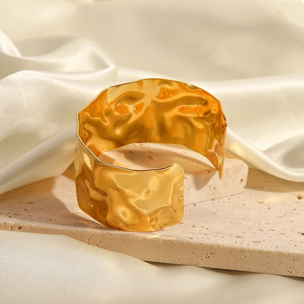 Gold-Plated Stainless Steel Bracelet with Exquisite Hammer Pattern