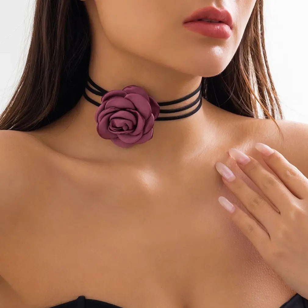 Grand Rose Clavicle Chain: Gothic Elegance