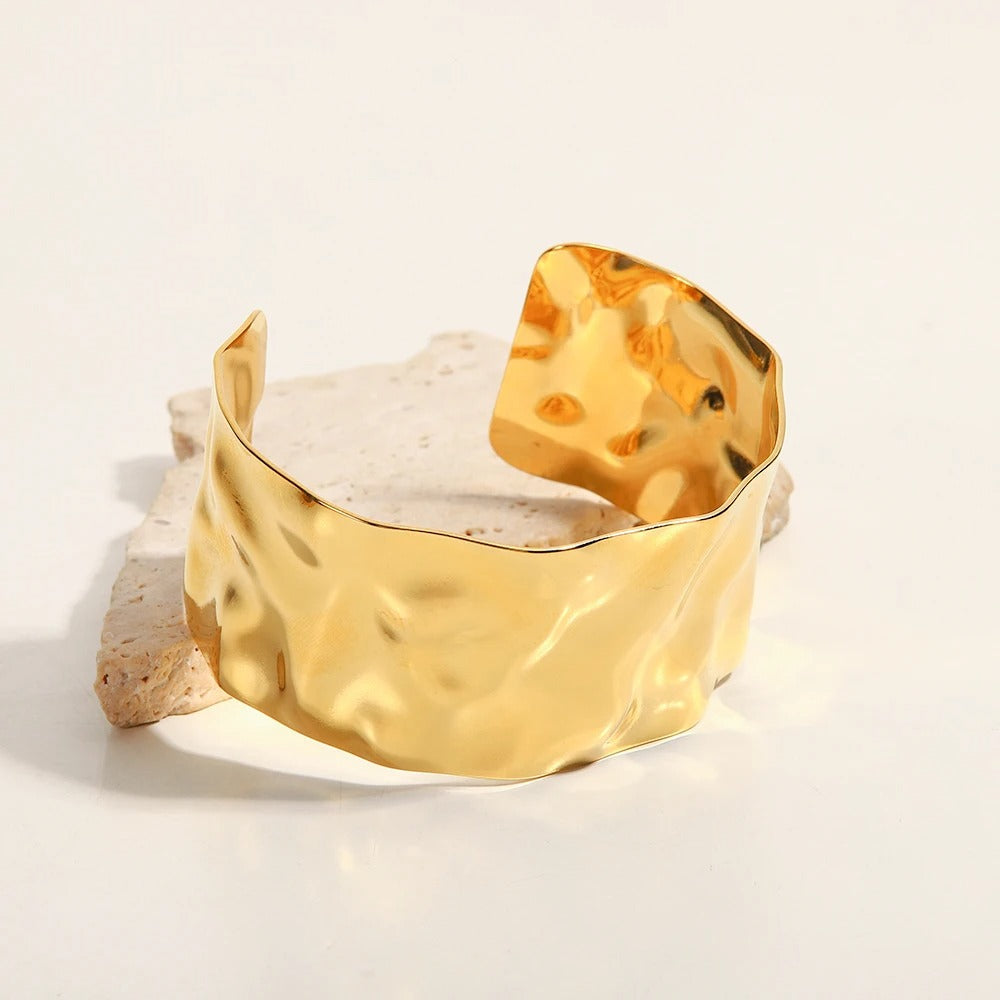 Gold-Plated Stainless Steel Bracelet with Exquisite Hammer Pattern