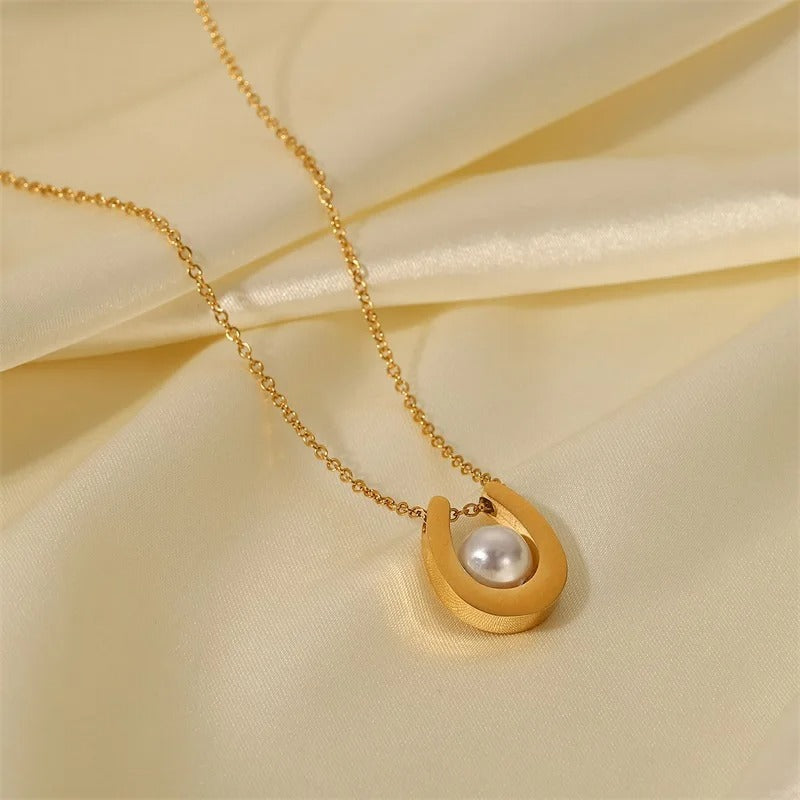 U Shape Pendant