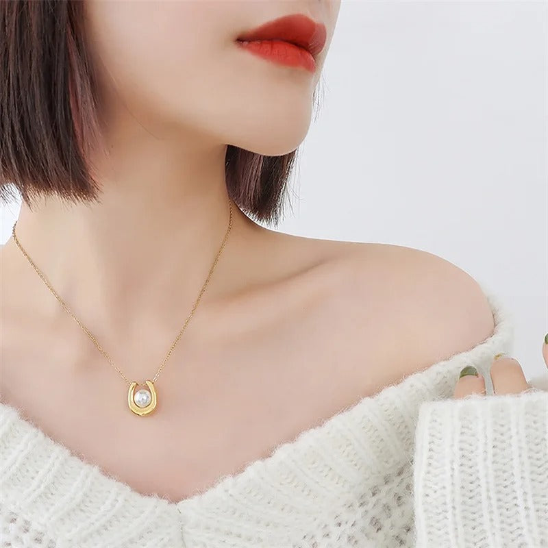 U Shape Pendant