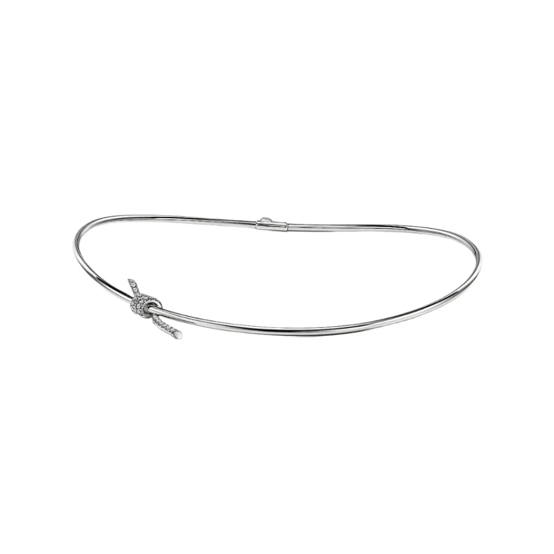 Knot Necklace in White Gold with Diamods