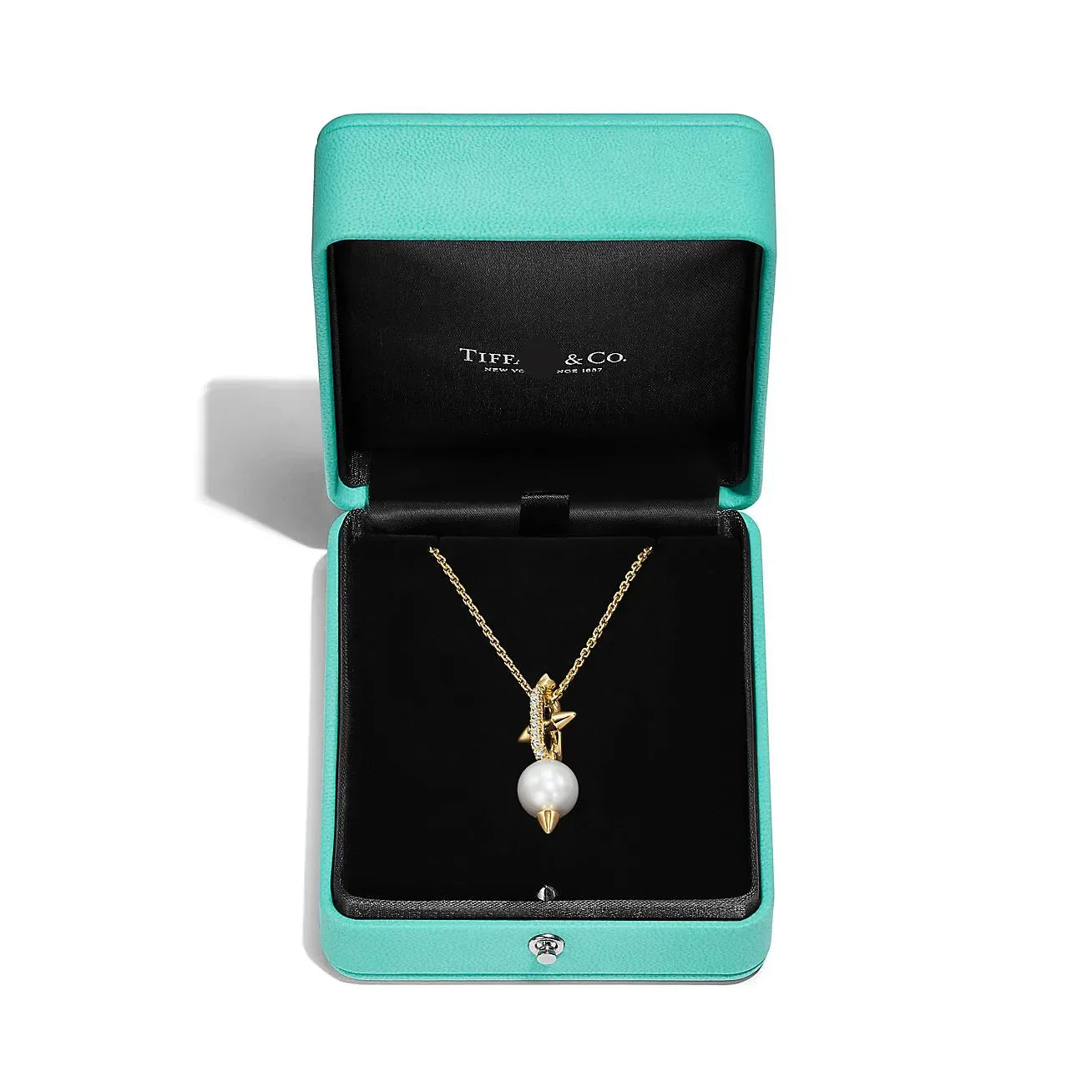 Pearl Pendant Necklace in Yellow Gold with Diamonds