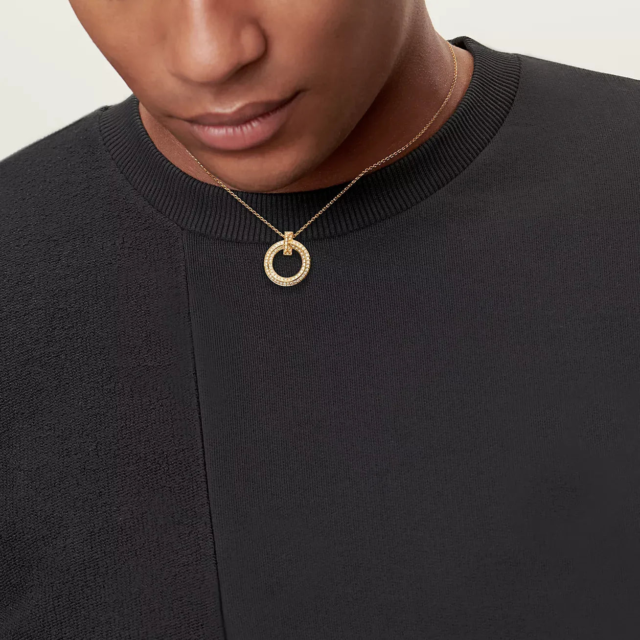T T1 Circle Pendant Necklace in Yellow Gold